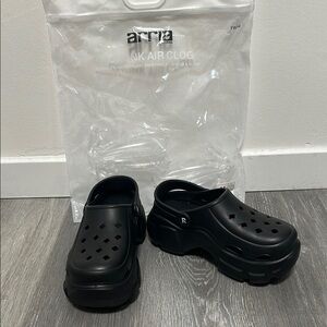 🤑SOLD🤑NEW ARRIA by Kiss Black Chunk Platform Air Clogs Size Medium 7.5-8.5